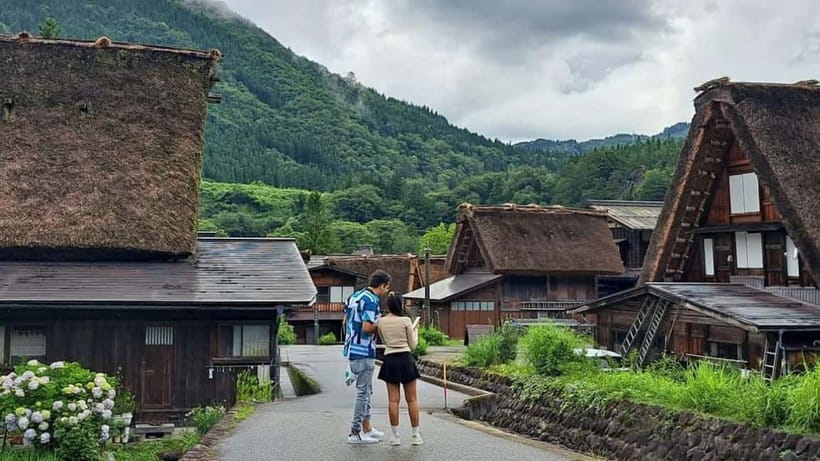 Kanazawa/Takayama: Shirakawago & Takayama Private Day Tour - Hida no Sato, a calmer look at old Japan