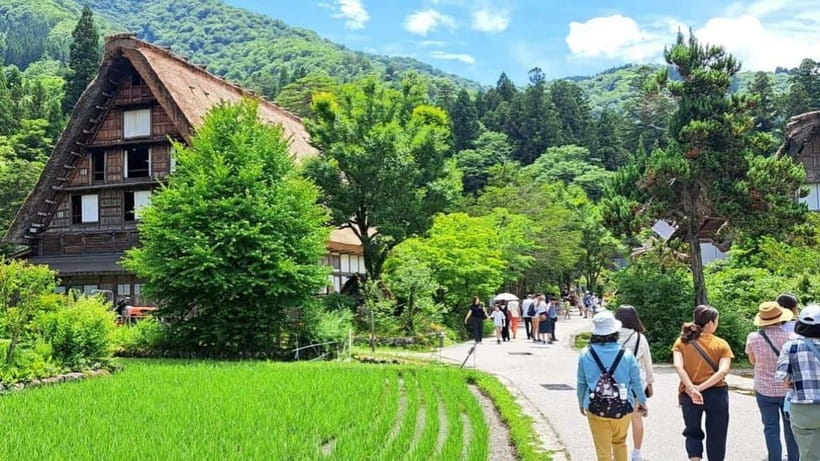 Kanazawa/Takayama: Shirakawago & Takayama Private Day Tour - How the private van changes the day