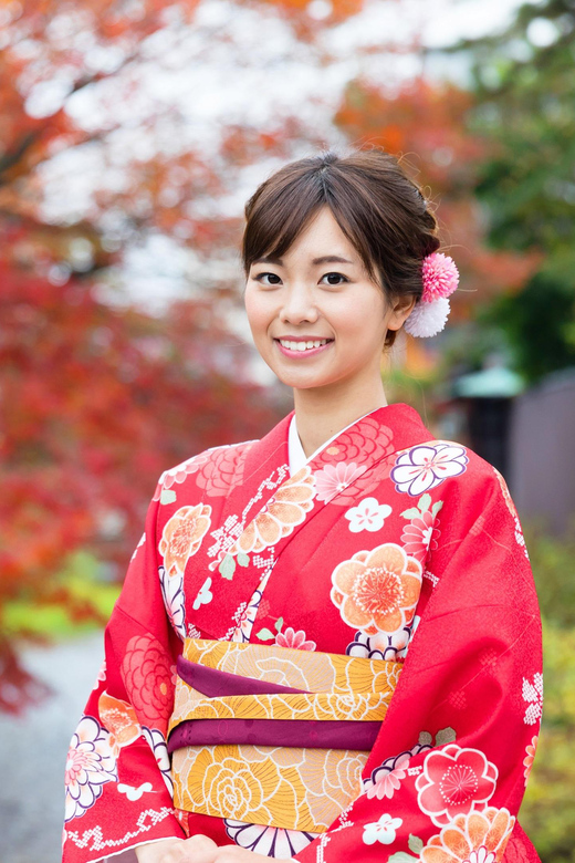 Kyoto: 1 Day Traditional Japanese Kimono Rental Experience - Choosing a kimono that suits your day