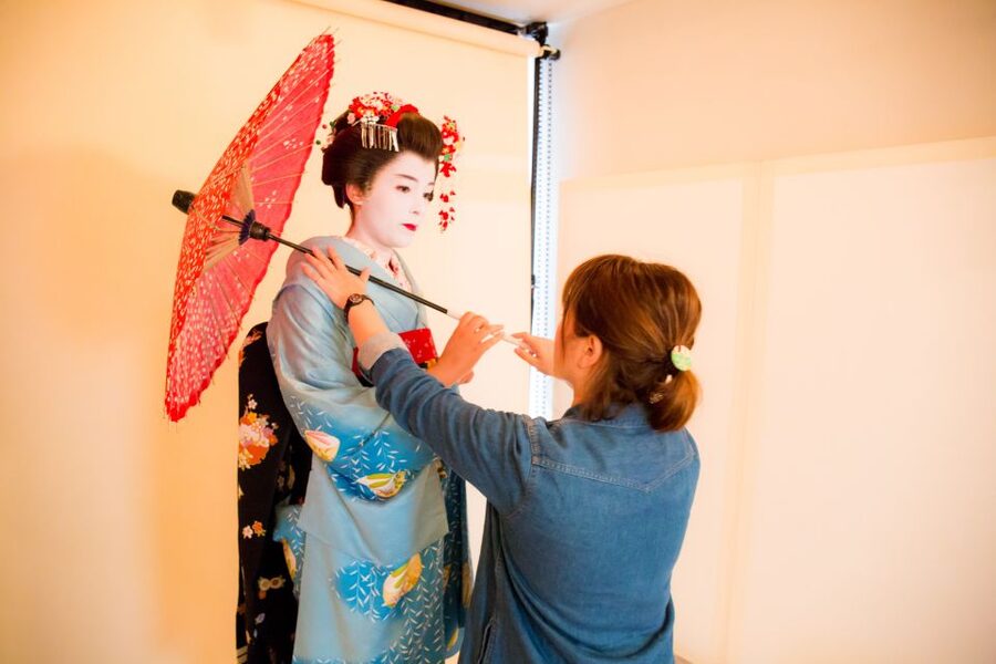 Kyoto: 2-Hour Maiko Makeover and Photo Studio Shoot - Learning to pose in the indoor studio