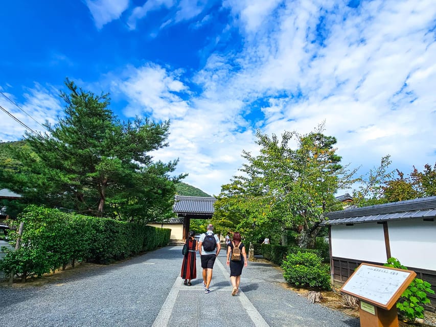Kyoto: Arashiyama Bamboo, Togetsukyo bridge, Sanso, and more - What the guides add to the experience