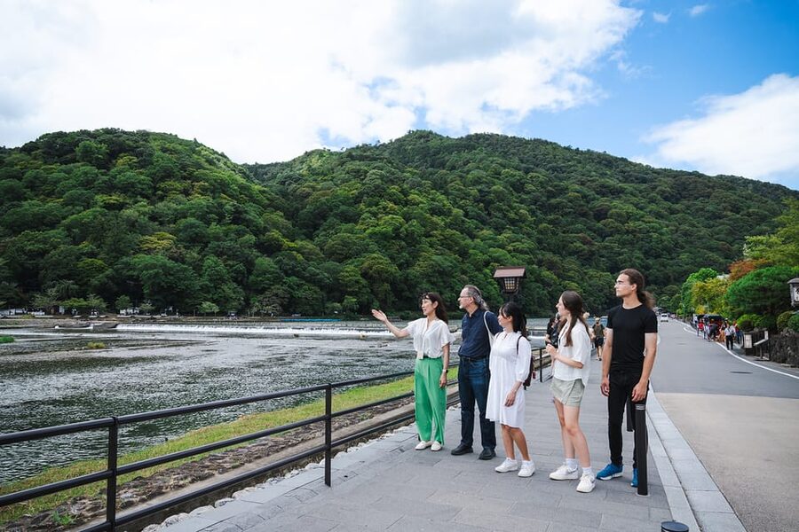 Kyoto: Arashiyama Walking Tour with Local Guide - Walking to Togetsu-kyo Bridge