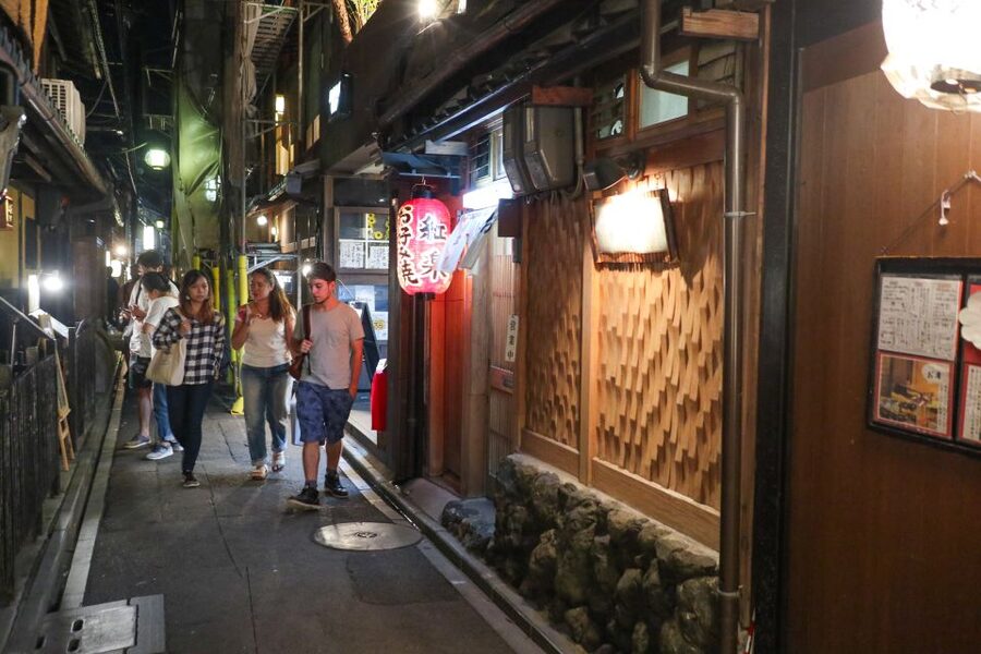 Kyoto : Bar Hopping Tour in Pontocho Alley at Night - Your First Izakaya: A Gentle Start With Dinner
