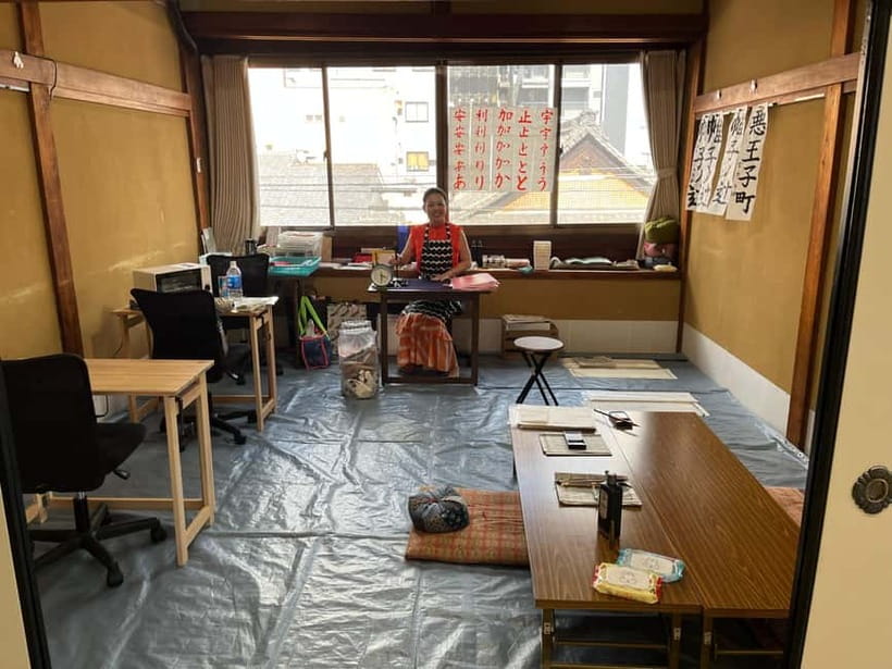 Kyoto: Calligraphy class at Buddhist temple in city center - The first 10 minutes: introductions, tools, and choosing a word