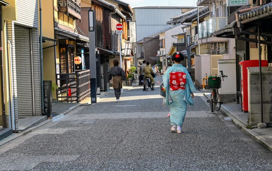 Kyoto: Early Bird E-Bike Tour with Lunch - What the $135 price includes
