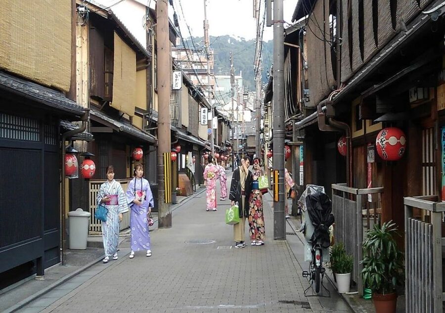 Kyoto Evening Gion Food Tour - What $216 buys you