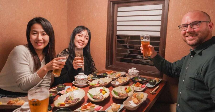 Kyoto: Foodie Night Tour in Gion with 9 dishes + 6 Sake - Starting beside the Izumo no Okuni statue