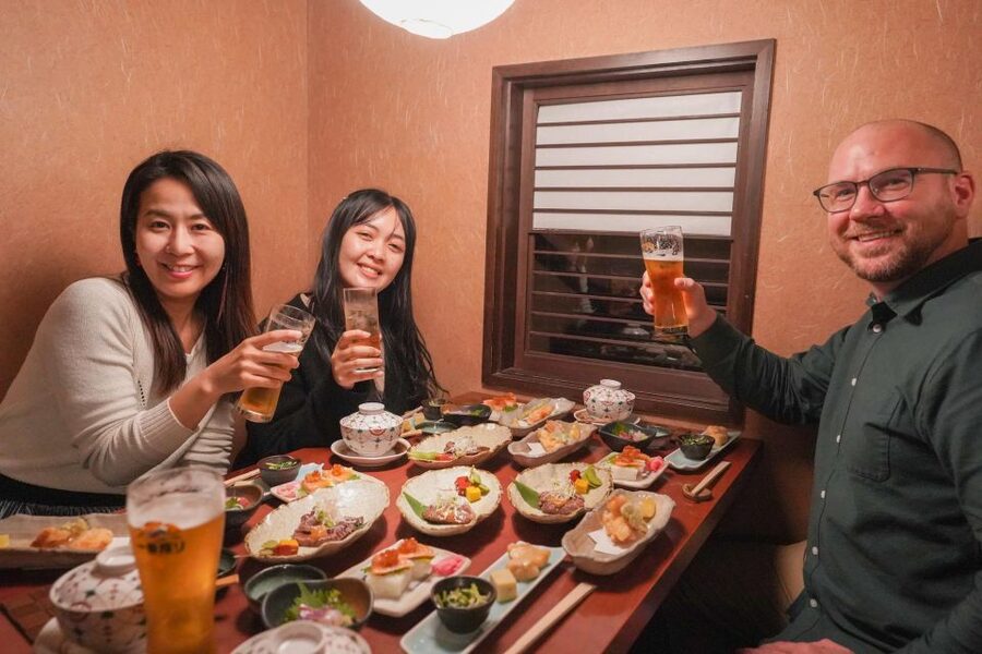 Kyoto: Foodie Night Tour in Gion with 9 dishes + 6 Sake - Six Kyoto sakes, explained as you taste
