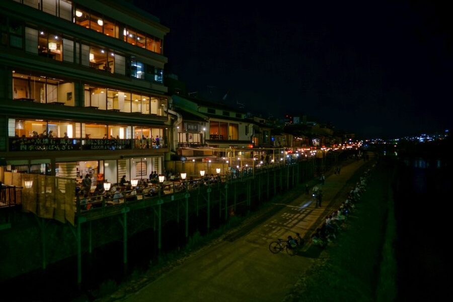 Kyoto: Foodie Night Tour in Gion with 9 dishes + 6 Sake - Dietary needs, comfort, and timing