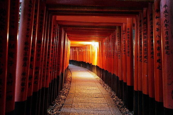 Kyoto Fushimi-Inari Night Walking Tour - Meeting the guide by the fox statue