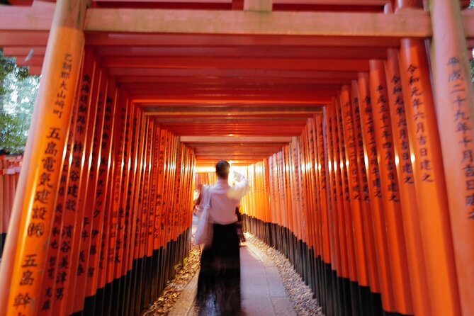 Kyoto Fushimi-Inari Night Walking Tour - Walking under the first torii gates