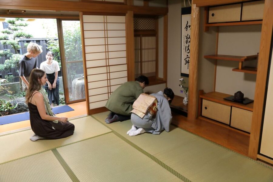 Kyoto Fushimiinari:Wagashi Making & Small Group Tea Ceremony - Seating, photography, and clothing