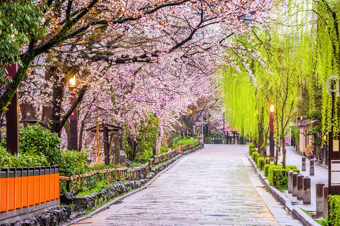 Kyoto Geisha District Walking Tour in Gion - Entering Gion’s traditional streets