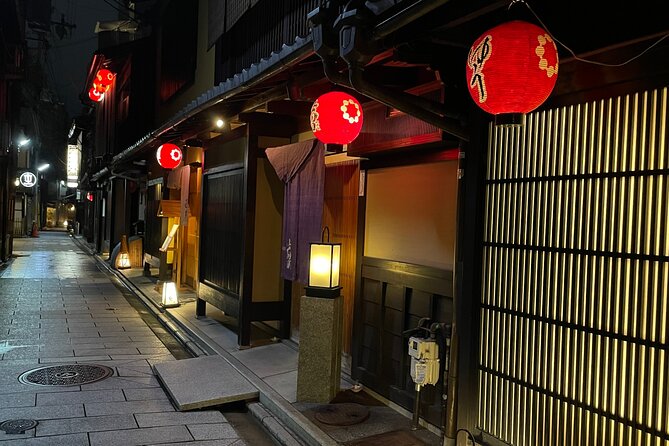 Kyoto Geisha District Walking Tour in Gion - Starting at Yasaka Shrine