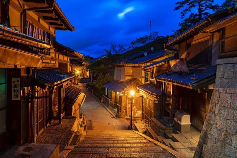 Kyoto Geisha Walking Tour: Gion District & Hidden Gems - How the two-hour format affects the experience