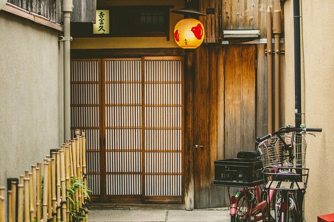 Kyoto Gion Cultural Walk & Geisha Show with Dining Options - Tatsumi-jinja and the many layers of Kyoto belief