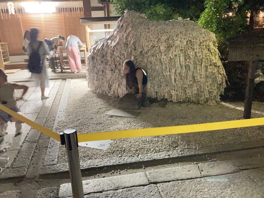 Kyoto: Gion Evening Walk with Hidden Gems, Geisha & Sake - Ninenzaka After the Shops Quiet Down