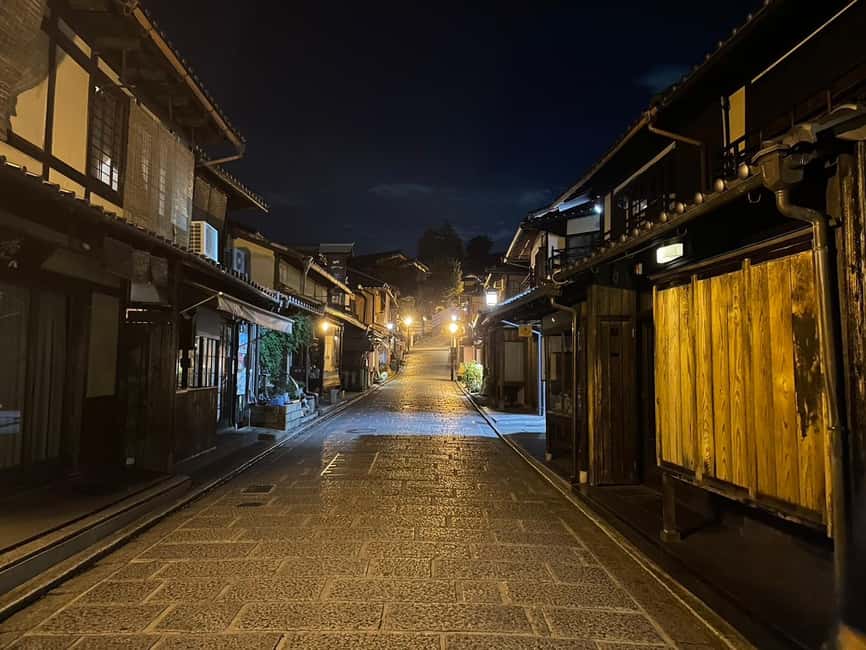 Kyoto: Gion & Geisha District Night Time Walking Tour - Ninenzaka and the old wooden streets