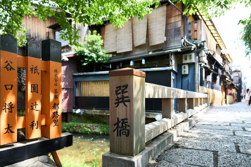 Kyoto: Gion Geisha District Walking Tour and Hidden Gems - Three hours and $25: a useful Kyoto value