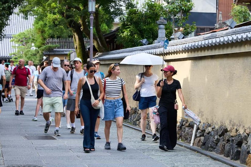 Kyoto: Gion Geisha District Walking Tour and Hidden Gems - Chion-in, a major temple with a serious climb