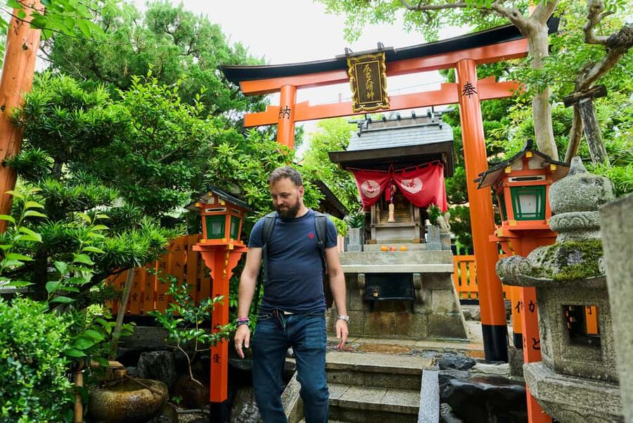 Kyoto: Gion Hidden Gems & Geisha Culture Tour - Tatsumi-jinja, a small shrine with a big role