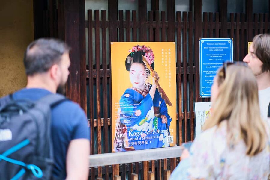 Kyoto: Gion Hidden Gems & Geisha Culture Tour - Ninenzaka and Hōkan-ji’s familiar profile