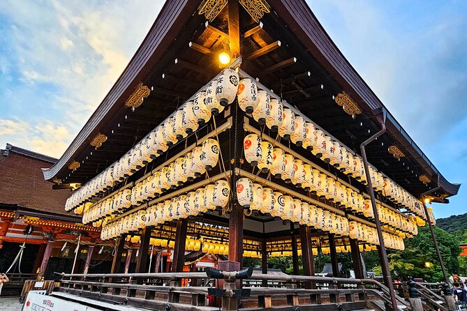 Kyoto Gion Night Walk & Geisha District Guided Tour - Meeting point and practical planning