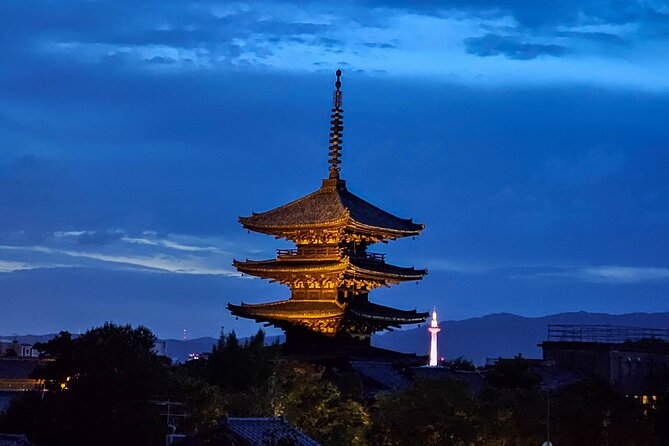 Kyoto Gion Night Walk & Geisha District Guided Tour - Hanamikoji Street and the rules of respectful sightseeing