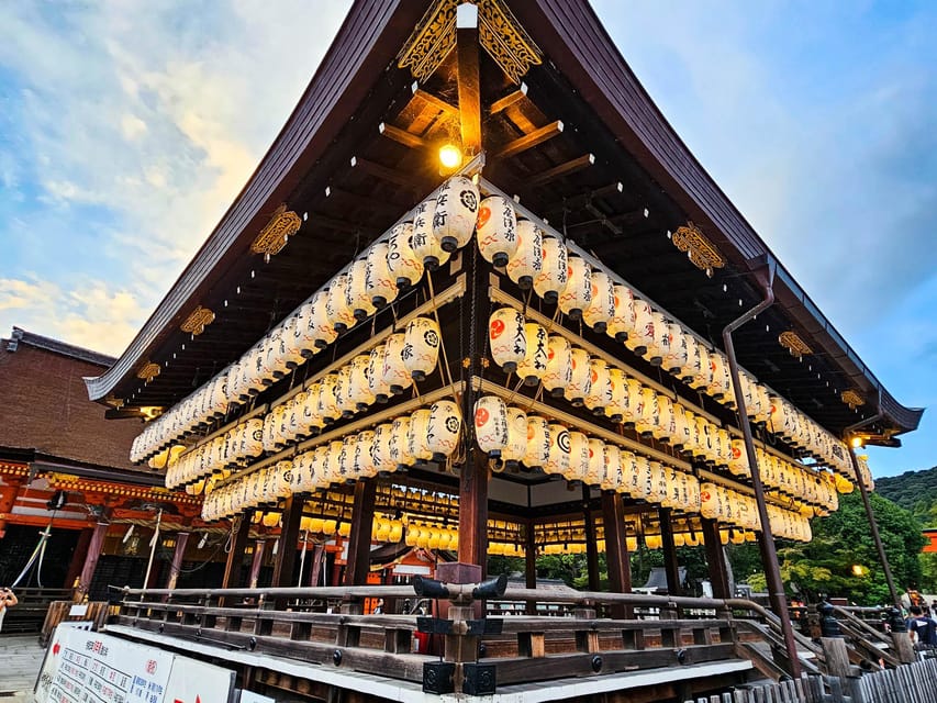 Kyoto: Gion Sunset Walking Tour with Local Guide - Pontocho and the walk to Sanjo Bridge