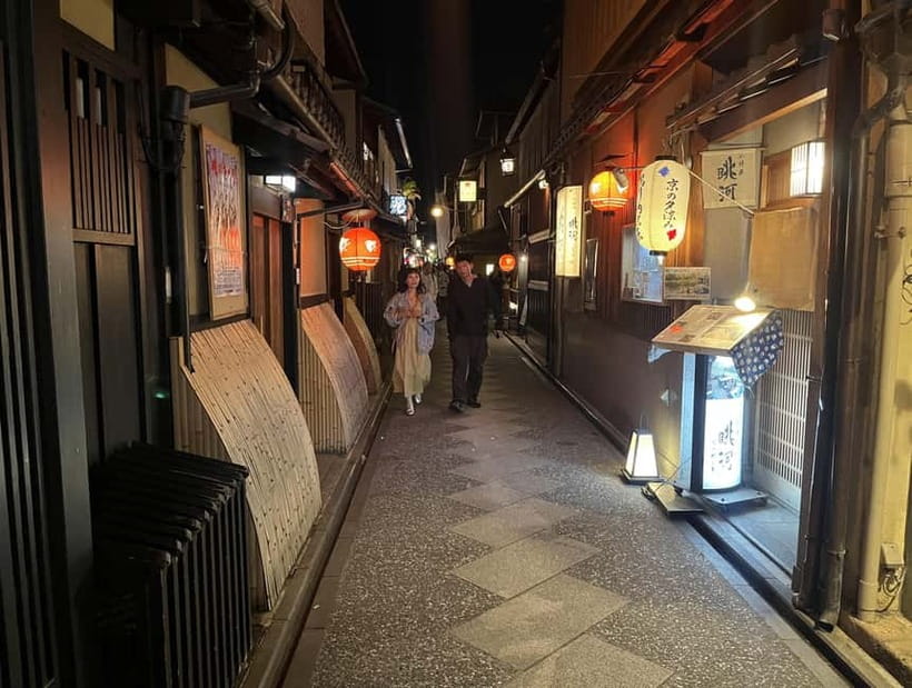 Kyoto: Gion Walking Tour - Which Guide and Language Should You Choose?