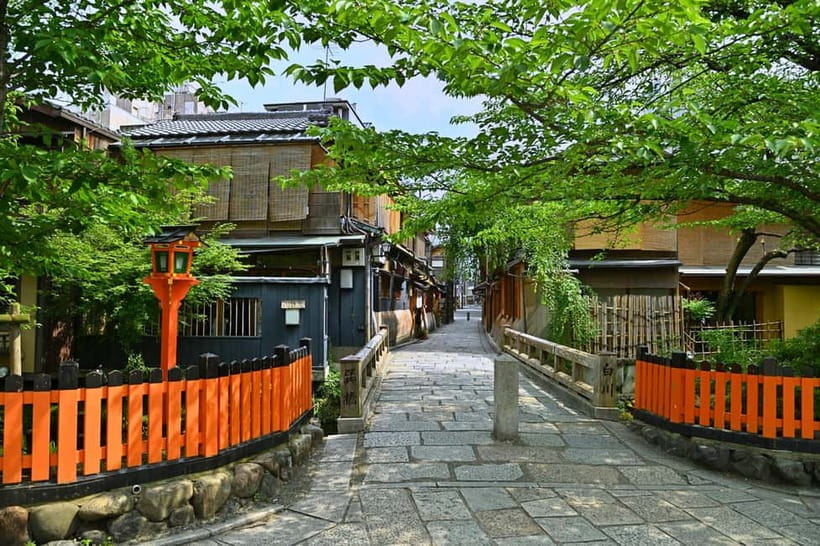 Kyoto: Gion Walking Tour - Yamato Dori and the Wooden Streets of Gion-Kobu