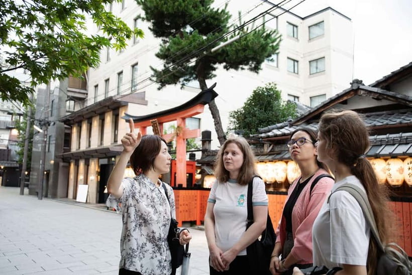 Kyoto: Gion World of the Geisha Guided Walking Tour - Walking through Gion’s historic lanes