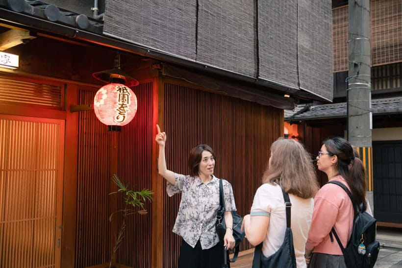 Kyoto: Gion World of the Geisha Guided Walking Tour - Starting near Yasaka Shrine