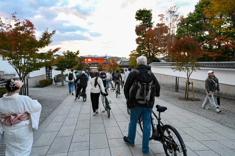 Kyoto: Half-day Guided Bike Tour with Fushimi Inari - Higashi-Honganji and Kyoto’s temple tradition