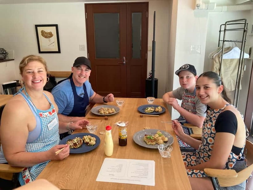 Kyoto: Hands-on Takoyaki and Okonomiyaki Cooking (1 Hour) - What happens during the one-hour class