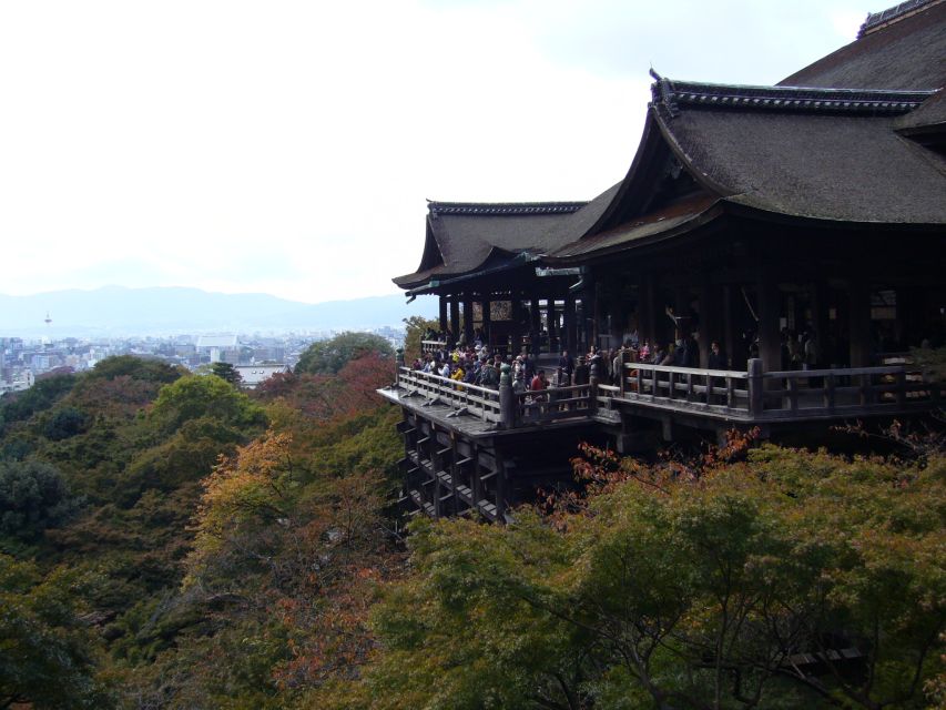 Kyoto Highlights 7-Hour Private Guided Tour - The southeast route: sake, shrines, and hillside streets
