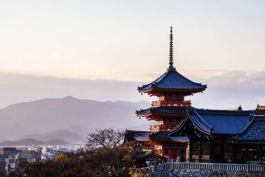 Kyoto: Historic Higashiyama Walking Tour - Key points at a glance