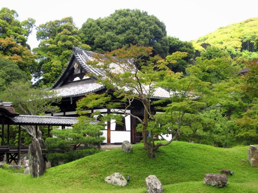 Kyoto: Historic Higashiyama Walking Tour - Sannenzaka, snacks, and the old Higashiyama streets