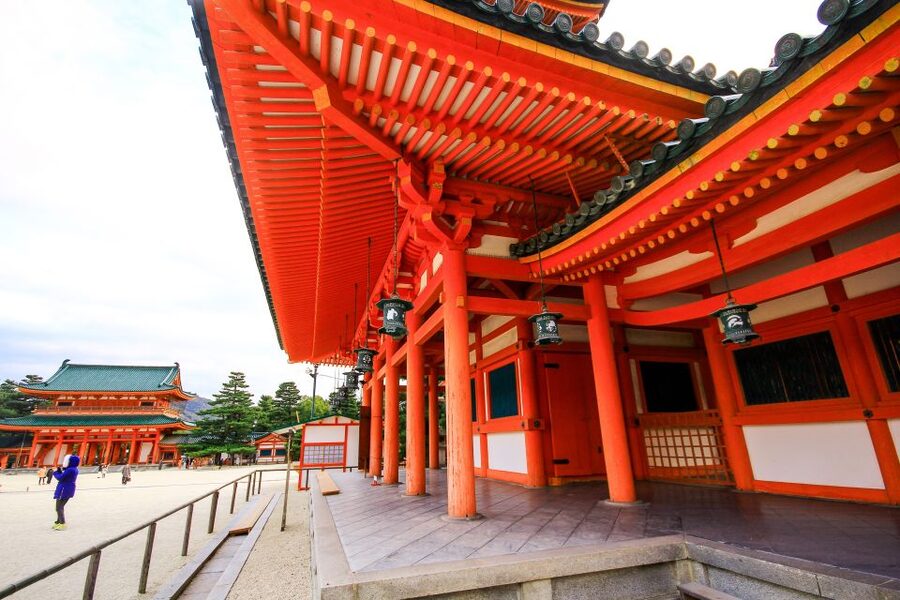 Kyoto: Imperial Palace & Nijo Castle Guided Walking Tour - What to bring and how to pace the day