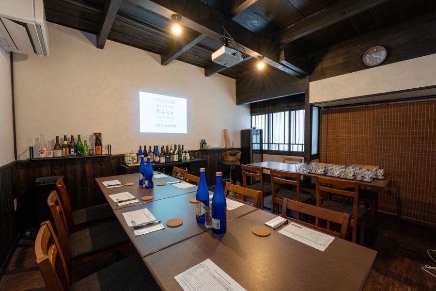 Kyoto: Insider Sake Brewery Tour with Sake and Food Pairing - The food pairing makes the lesson click