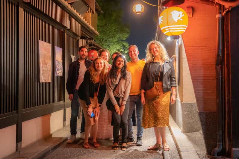Kyoto: Izakaya Bars Guided Walking Tour - Moving into Kiyamachi after dark