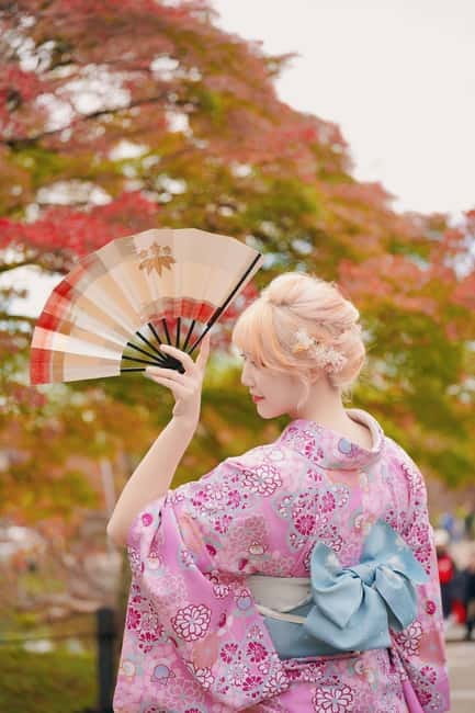 Kyoto: Kimono or Yukata Rental with Dressing Service - Walking out toward Hanamikoji Street and Yasaka Shrine