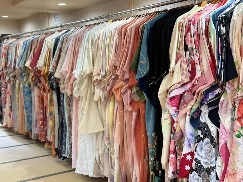 Kyoto: Kimono/Yukata Rental 5 Minute from Kiyomizu-dera - Choosing a Kimono Near Kiyomizu-dera