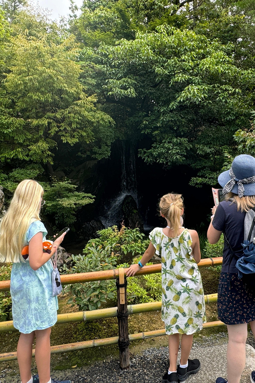 Kyoto: Kinkakuji, Golden Pavilion Guided Tour - Crowds, pace, and the real atmosphere