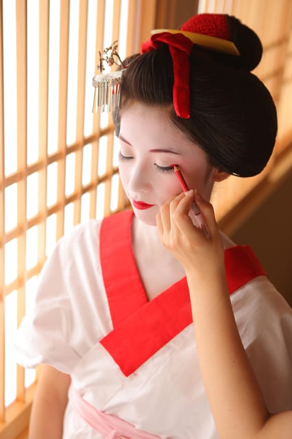 Kyoto kiyomizu Temple : Maiko and Samurai Couple Photoshoot - Getting to the Studio Near Kiyomizu Temple