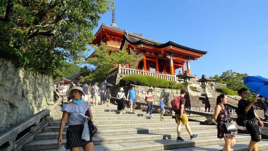 Kyoto: Kiyomizudera, Higashiyama and Yasaka Discovery Tour - Who should book this Kyoto tour?
