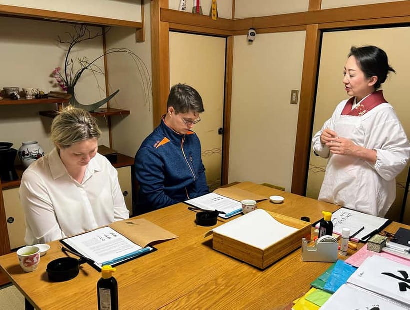 Kyoto: Local Home Visit and Japanese Calligraphy Class - Making and carrying home your washi artwork
