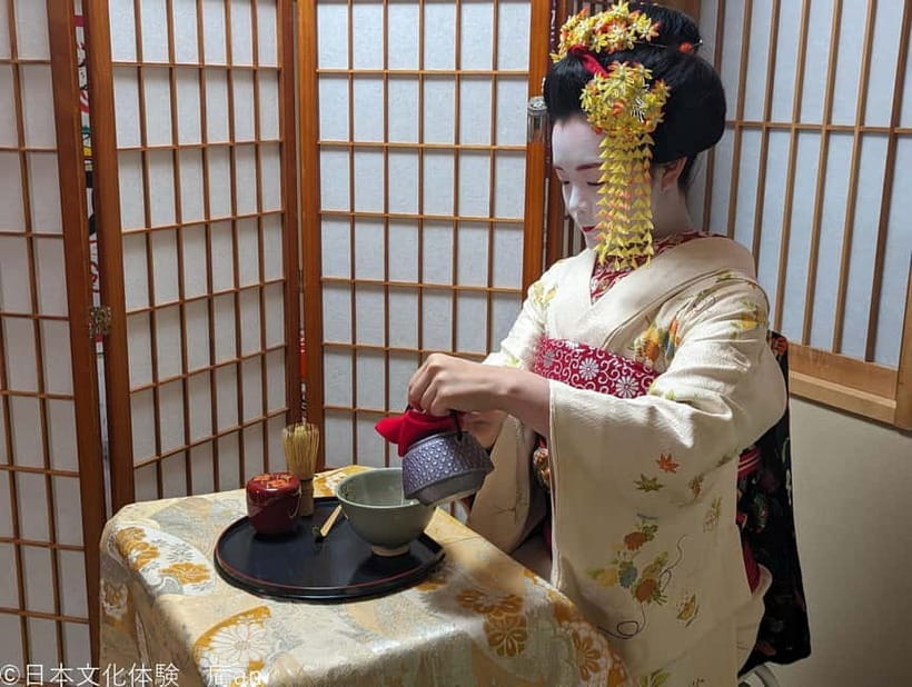 Kyoto: Lunch or Dinner with Maiko - Tea Ceremony Movements You Can Watch Closely