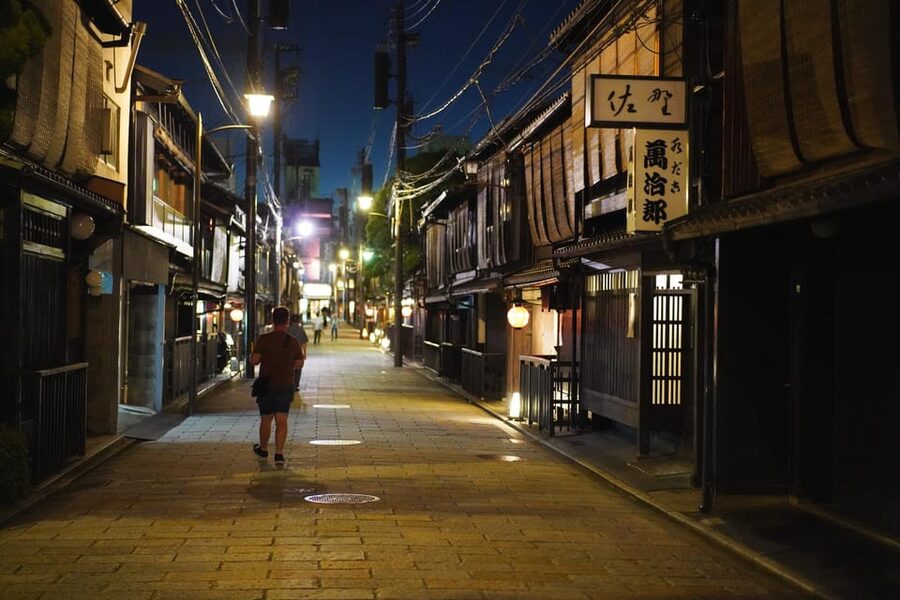 Kyoto: Maiko Dinner in Traditional Restaurant and Tour - Why this Gion evening feels different