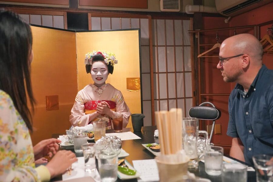 Kyoto: Maiko Dinner in Traditional Restaurant and Tour - Weather, clothing, and seasonal comfort